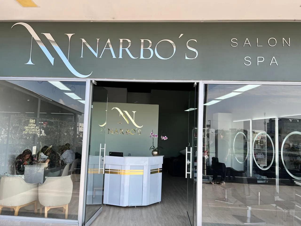 Fachada de Narbo's Salón Spa en el Hotel Ibis Chía