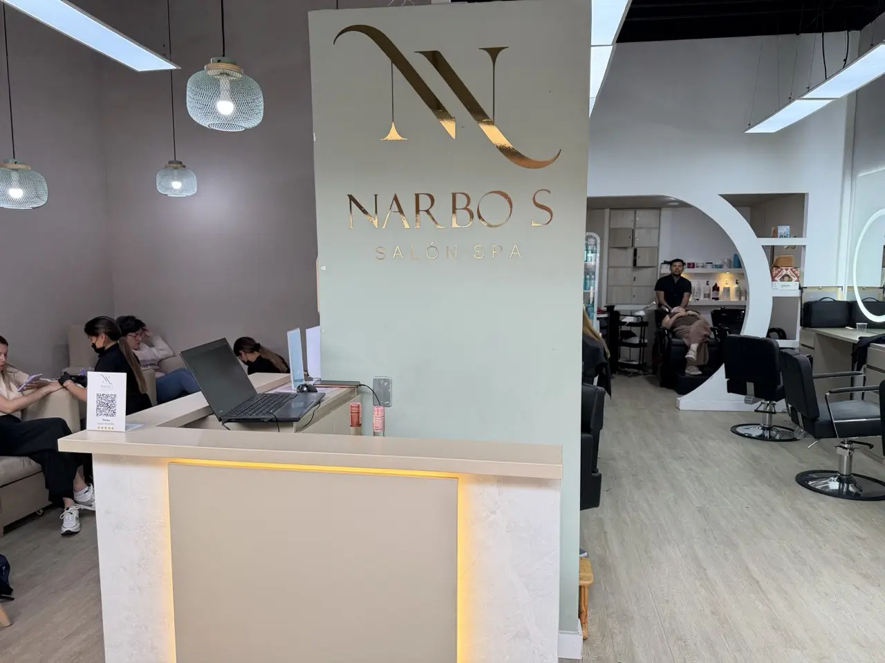 Equipo de profesionales y estilistas de Narbo's Salón Spa