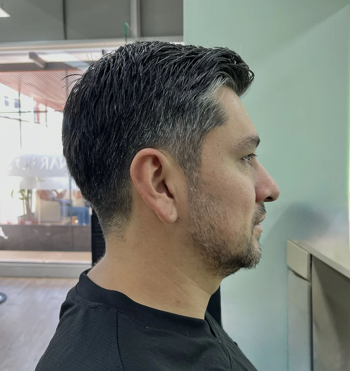 Camuflaje de canas y matización masculina en Narbo's Barbería Chía